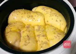 Illustration of how to make rice cooker bread 21