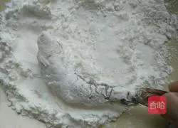 Illustration of how to make golden salad anchovy shrimp 10