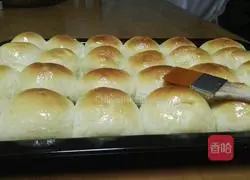 Illustration of how to make soft buns 9