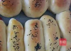 Illustration of how to make bread or hamburger dough 8