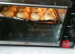 Illustration of how to make jam sandwich bread 12