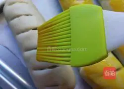 Illustration of how to make bean paste bread 18