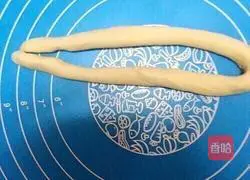 Illustration of how to make condensed milk buns 12