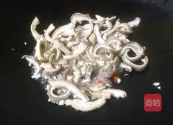 Illustration of how to stir-fry pork belly with onions 8