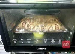 Illustration of making bean paste roll flower bread 21