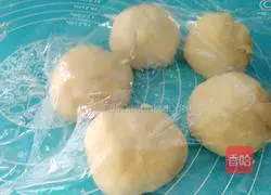 Illustration of how to make bean paste bagels 4