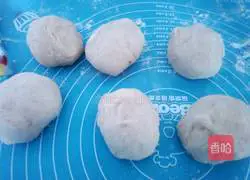 Illustration of how to make caterpillar bread 4