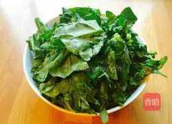 Illustration of how to stir-fry Xiangxi bacon with kale 3