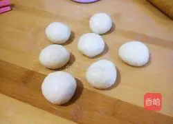 Illustration of how to make screw buns 6