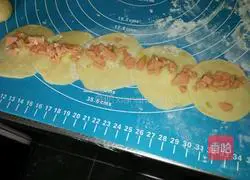 Illustration of how to make rose ham buns 8