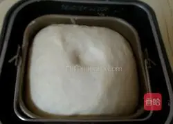 Illustration of how to make light butter bread 5