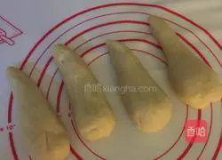 Crescent Bread (Super Soft and Drawn) Recipe Illustration 6