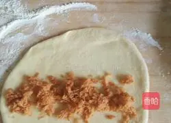 Illustration of how to make chives and meat floss bread 3