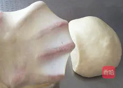 Illustration of how to make chives, sesame and meat floss rolls 3