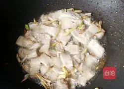 Illustration of how to cook twice-cooked pork and stir-fried vegetables 4