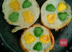 Illustration of how to make colorful bread slices 9