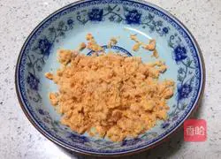 Illustration of how to make horn and meat floss bread 10