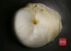 Blackcurrant Coconut Wreath Bread Recipe Illustration 9