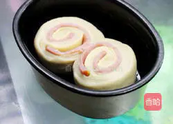 Illustration of how to make cheese and bacon rolls 4