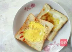 Illustration of how to make egg fried bread slices 6