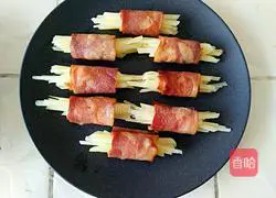 Illustration of how to make bacon and potato rolls 9