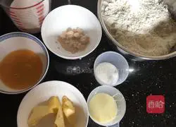 Illustration of how to make purple sweet potato hand-shredded bread 4