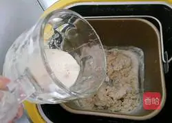 Illustration of how to make bean paste roll flower bread 4