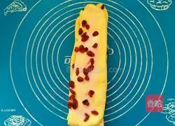 Illustration of how to make yogurt cranberry shredded bags 9