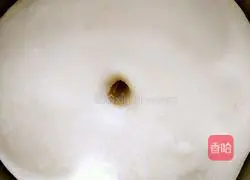 Illustration of how to make meat floss rolls 3