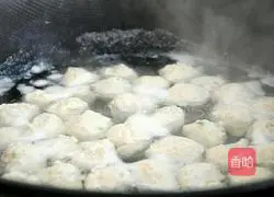 Illustration of how to make chicken meatballs with tomato sauce 10