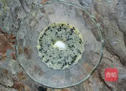 Irresistibly fragrant and crispy—Illustration of how to make golden bread sticks 2