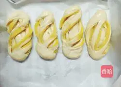 Illustration of how to make coconut bread 13