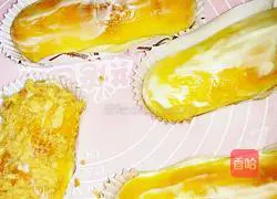 Illustration of how to make meat floss bread 6