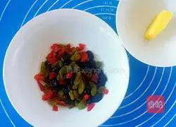 Illustration of how to make windmill raisin bread 2