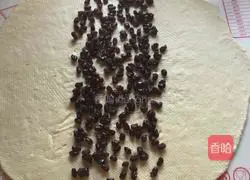 Illustration of how to make honey red bean evaporated milk bread cubes 5