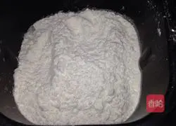 Illustration of how to make purple sweet potato bacon and dried fruit bread 1