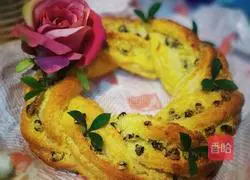 Blackcurrant Coconut Wreath Bread Recipe Illustration 17