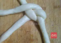 Illustration of how to make fancy bread 3