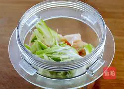 Illustration of how to make chicken meatballs with tomato sauce 4