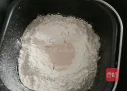 Plum Blossom-shaped Bean Paste Bread (Bread Machine Version) Recipe Illustration 2