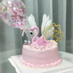 Eight-inch internet celebrity birthday cake