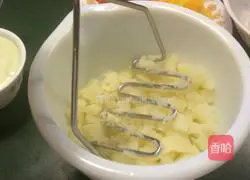 Illustration of how to make tuna and potato salad 7