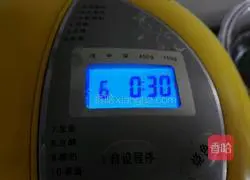 Illustration of how to make stuffed caterpillar bread 5