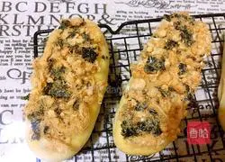 Illustration of making seaweed and meat floss bread 22