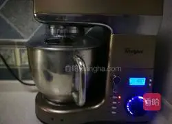 Blackcurrant Coconut Wreath Bread Recipe Illustration 3