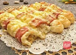 Illustration of how to make bacon, cheese and meat floss breadsticks 14