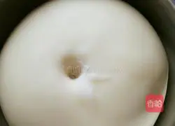 Illustration of how to make mulberry jam bread 9