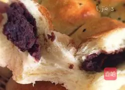 Recipe for making red bean milk-flavored snack buns (bread machine kneading version) 9