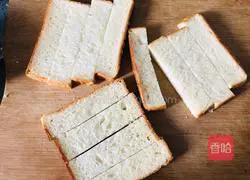 Illustration of how to make garlic bread sticks comparable to those in a bakery in a few simple steps 4