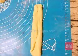 Illustration of how to make classic buns 11